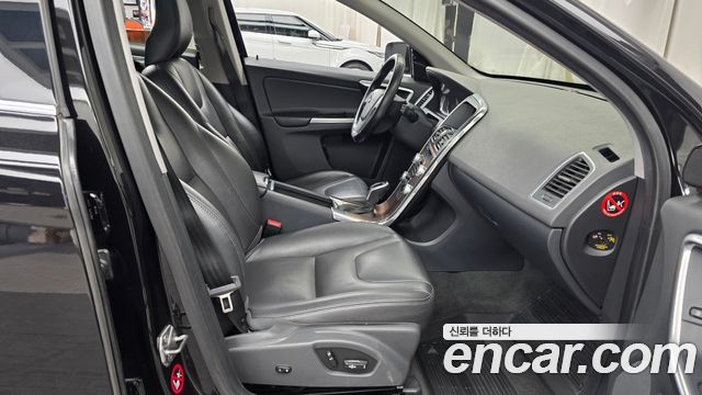 Volvo XC60 2017 — photo 11