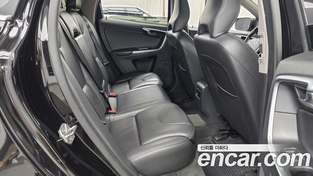 Volvo XC60 2017 — photo 12