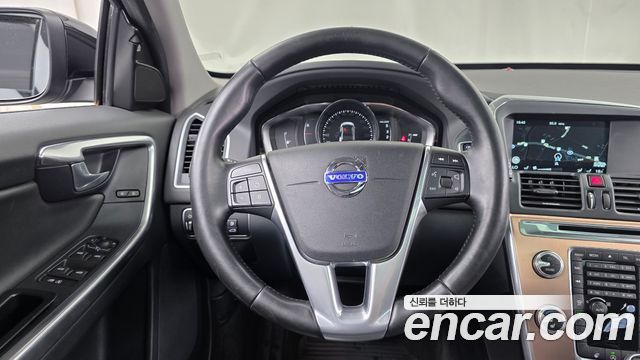 Volvo XC60 2017 — photo 13