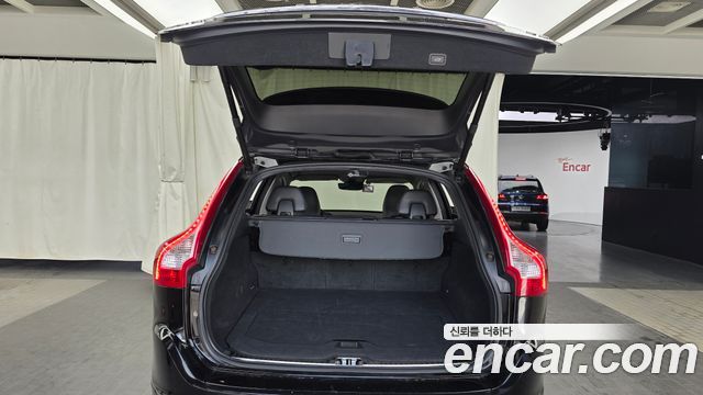 Volvo XC60 2017 — photo 20