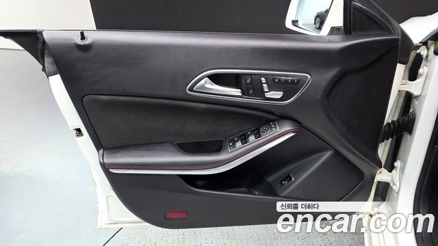 Mercedes-Benz CLA-Class 2018 — photo 14