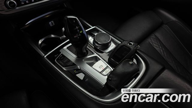 BMW 7-Series 2016 — photo 9