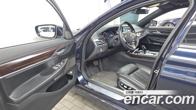BMW 7-Series 2016 — photo 10