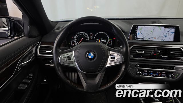 BMW 7-Series 2016 — photo 13