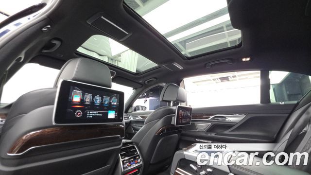 BMW 7-Series 2016 — photo 18