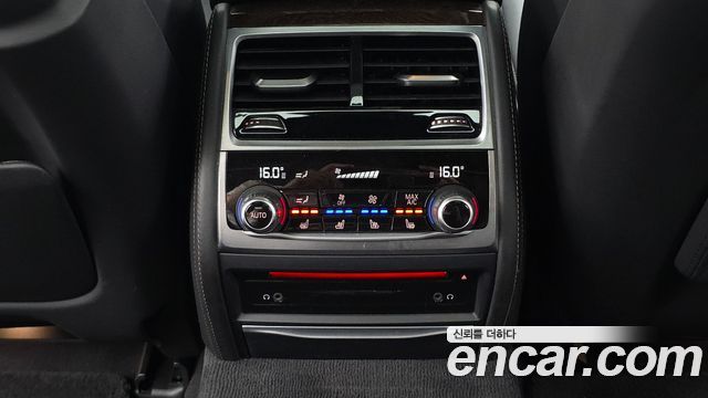 BMW 7-Series 2016 — photo 19