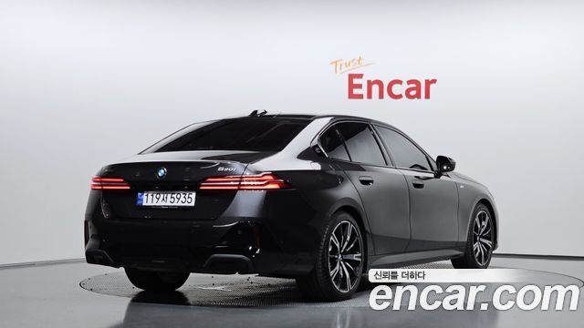 BMW 5-Series 2024 — photo 2