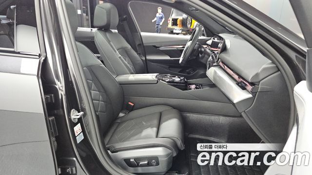 BMW 5-Series 2024 — photo 18