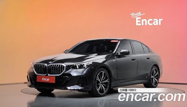 BMW 5-Series 2024 — photo 1