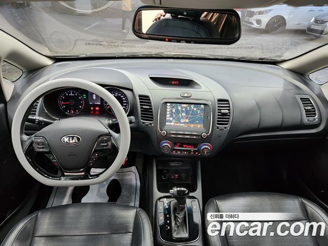 Kia K3 2017 — photo 12