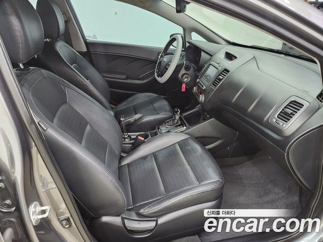 Kia K3 2017 — photo 15