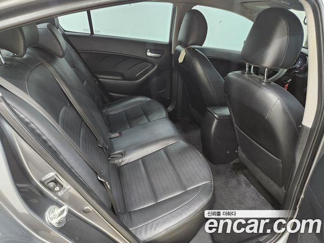 Kia K3 2017 — photo 16
