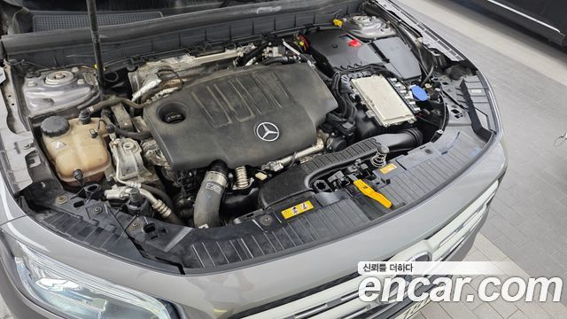 Mercedes-Benz GLB-Class 2021 — photo 6