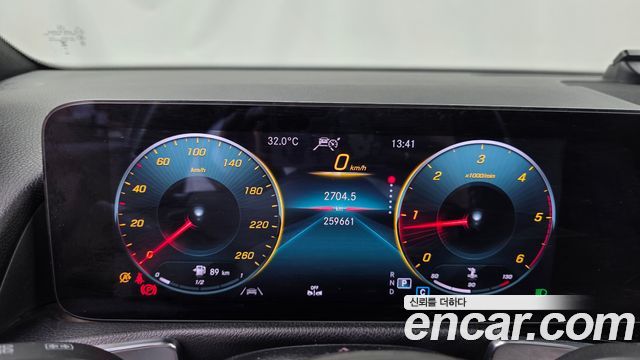 Mercedes-Benz GLB-Class 2021 — photo 8