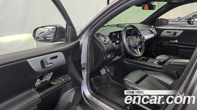 Mercedes-Benz GLB-Class 2021 — photo 10