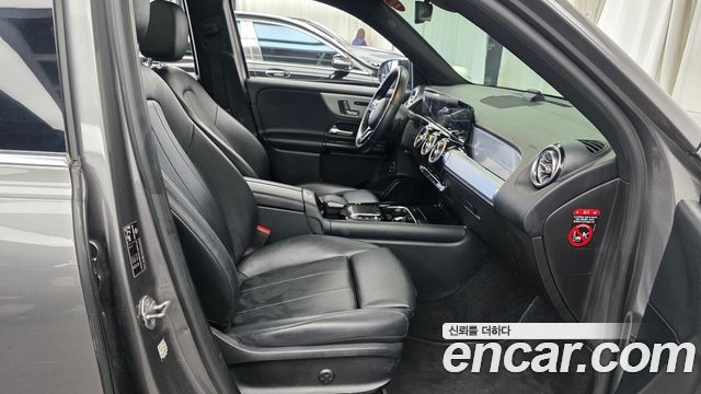 Mercedes-Benz GLB-Class 2021 — photo 11