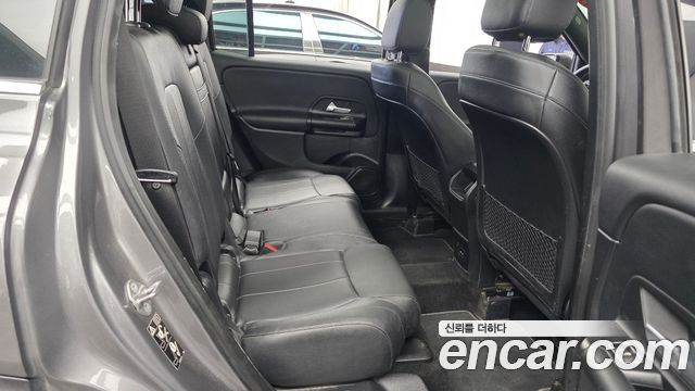 Mercedes-Benz GLB-Class 2021 — photo 12