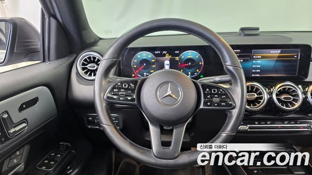 Mercedes-Benz GLB-Class 2021 — photo 13