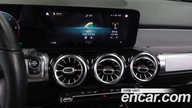 Mercedes-Benz GLB-Class 2021 — photo 14