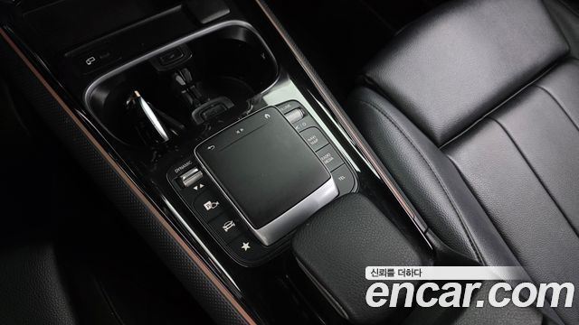 Mercedes-Benz GLB-Class 2021 — photo 19
