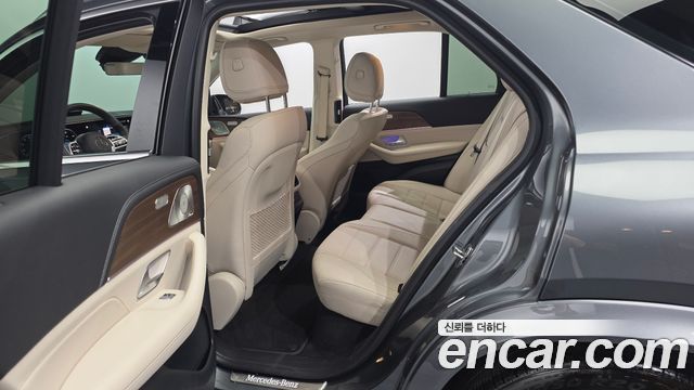Mercedes-Benz GLE-Class 2021 — photo 17