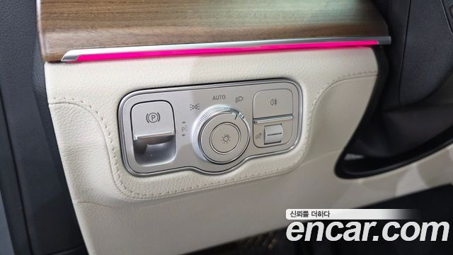 Mercedes-Benz GLE-Class 2021 — photo 28