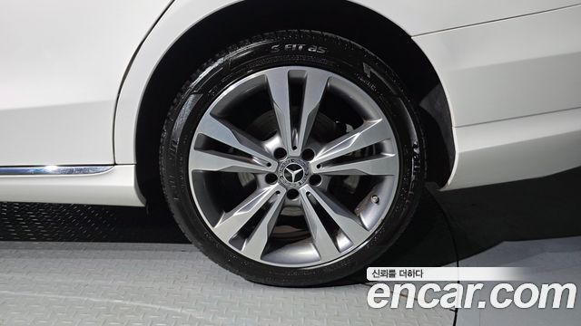 Mercedes-Benz C-Class 2020 — photo 7
