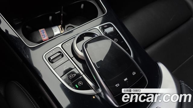 Mercedes-Benz C-Class 2020 — photo 29