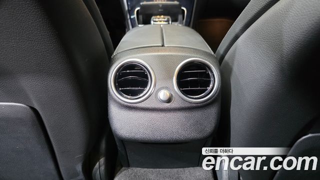 Mercedes-Benz C-Class 2020 — photo 31