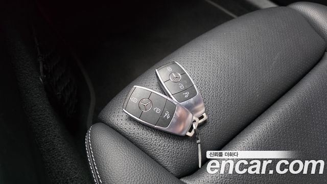 Mercedes-Benz C-Class 2020 — photo 35
