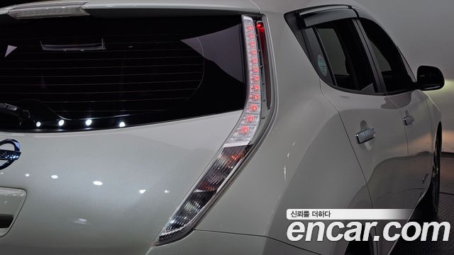 Nissan Leaf 2015 — photo 9