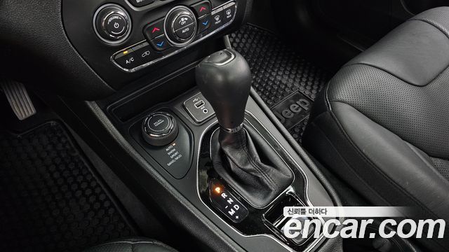 Jeep Cherokee 2021 — photo 12