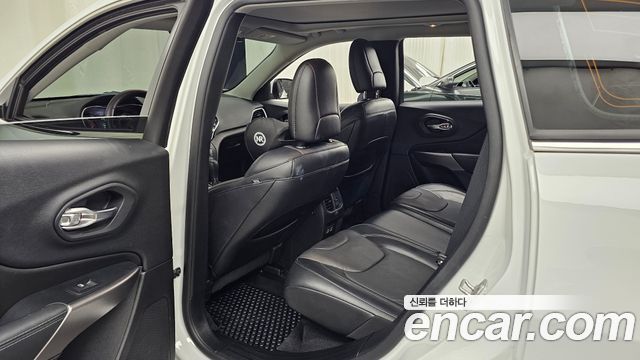 Jeep Cherokee 2021 — photo 17