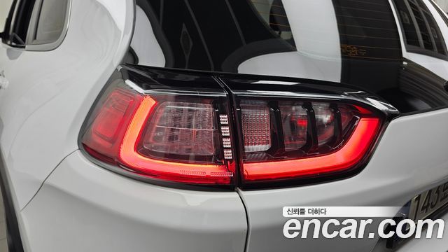 Jeep Cherokee 2021 — photo 9