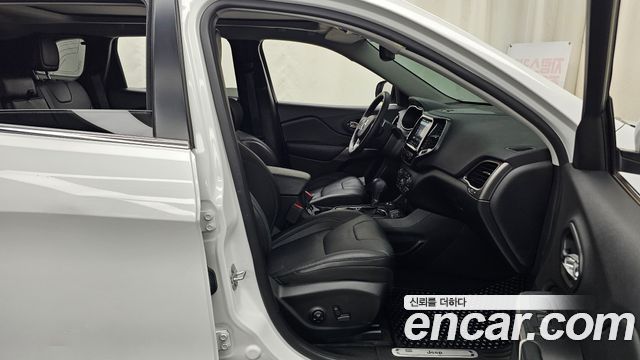 Jeep Cherokee 2021 — photo 16