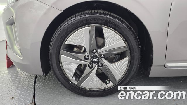 Hyundai Ioniq 2020 — photo 5