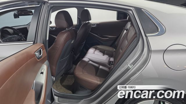 Hyundai Ioniq 2020 — photo 11