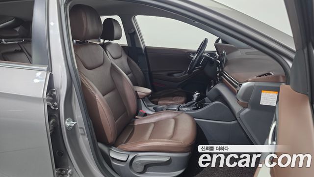Hyundai Ioniq 2020 — photo 12