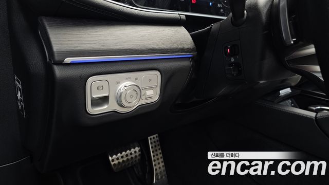 Mercedes-Benz GLE-Class 2025 — photo 30