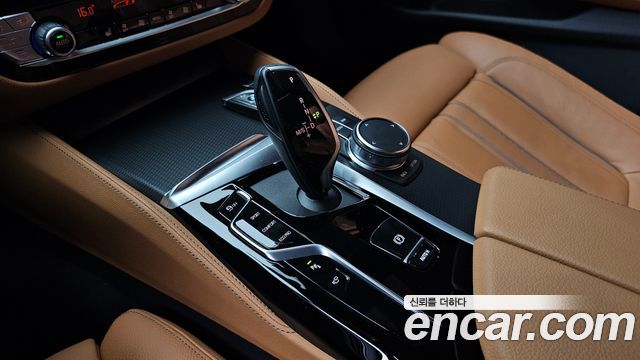 BMW 5-Series 2023 — photo 12