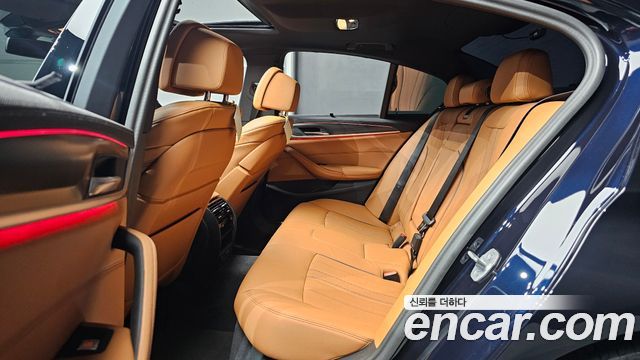 BMW 5-Series 2023 — photo 18