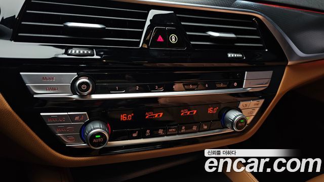 BMW 5-Series 2023 — photo 25