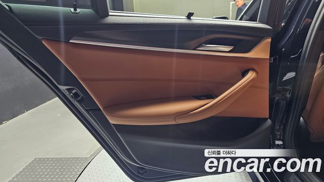 BMW 5-Series 2023 — photo 15