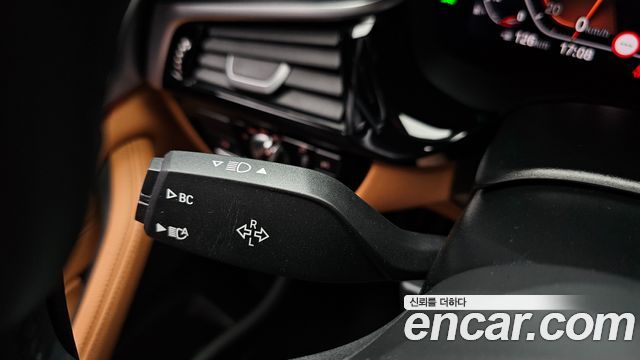 BMW 5-Series 2023 — photo 27