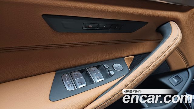 BMW 5-Series 2023 — photo 29