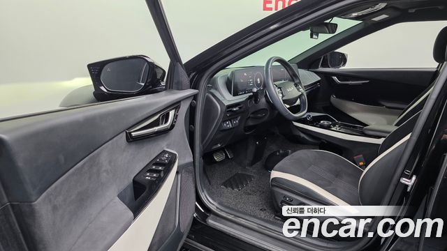 Kia EV6 2023 — photo 13