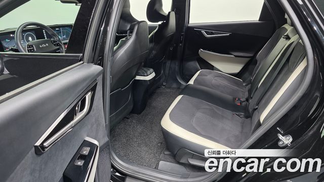 Kia EV6 2023 — photo 18
