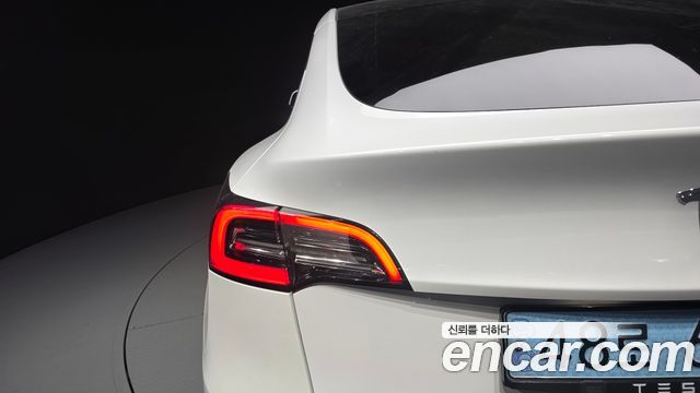 Tesla Model Y 2021 — photo 9