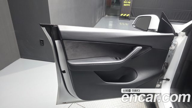 Tesla Model Y 2021 — photo 14