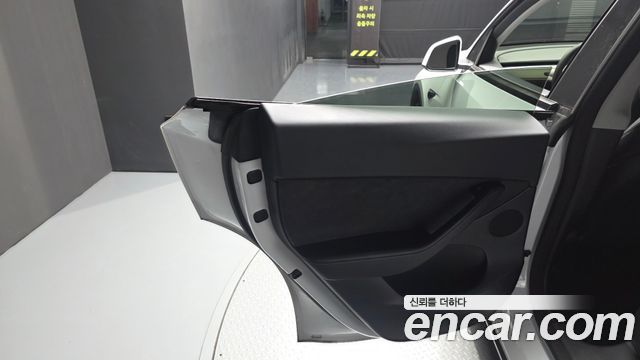 Tesla Model Y 2021 — photo 15